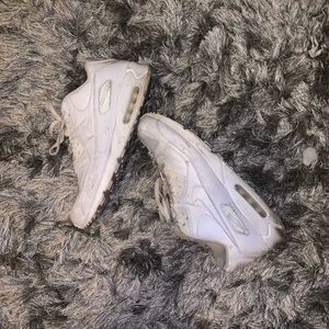 White Nike Air Max 90